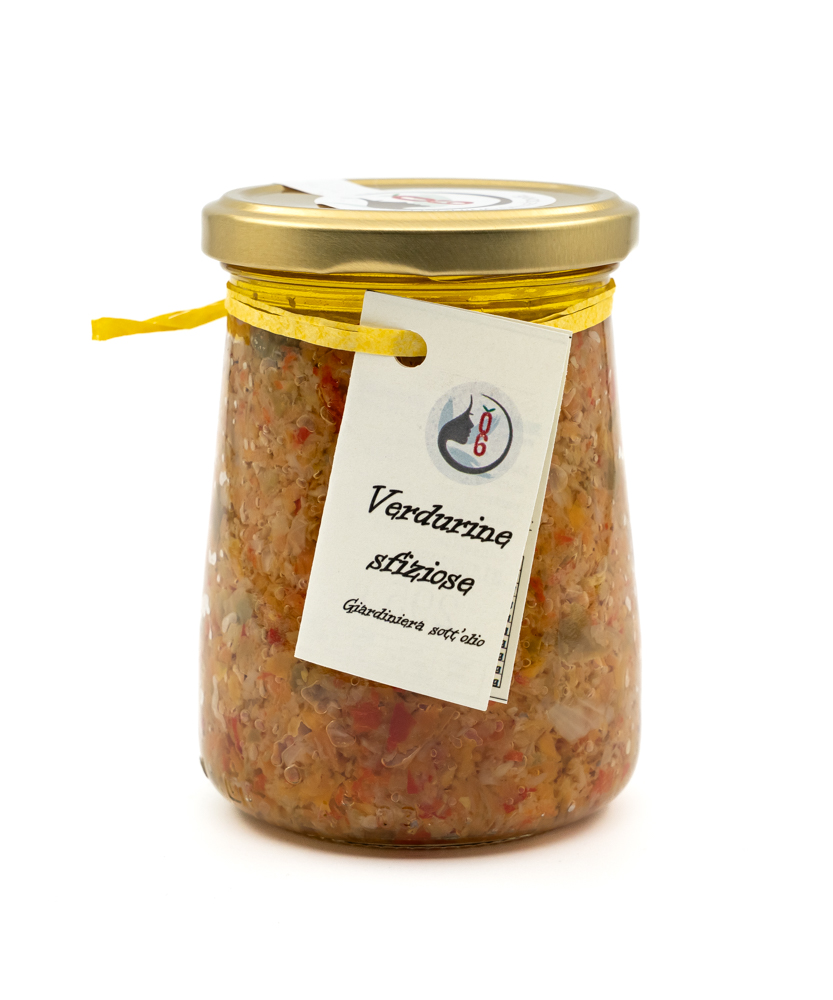 Delicious vegetables: gardener in oil