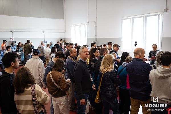 Discover the heart of Parmigiano Reggiano with “Open Dairy Farms”