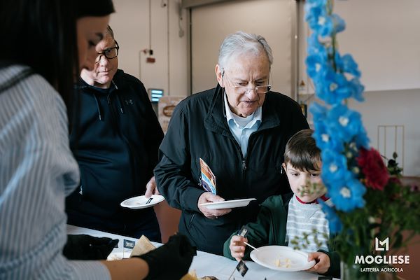 Discover the heart of Parmigiano Reggiano with “Open Dairy Farms”