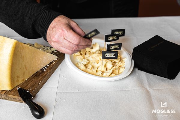 Scopri il cuore del Parmigiano Reggiano con Caseifici Aperti 12 e 13 Aprile 2025