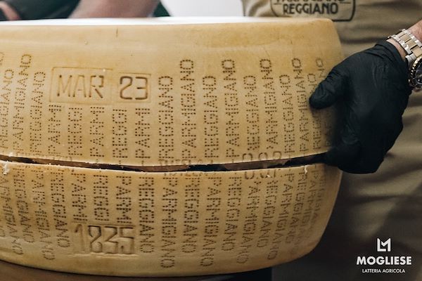 Scopri il cuore del Parmigiano Reggiano con Caseifici Aperti 12 e 13 Aprile 2025