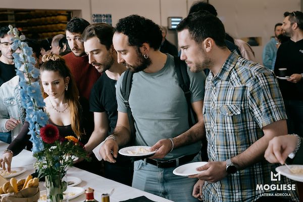 Discover the heart of Parmigiano Reggiano with “Open Dairy Farms”