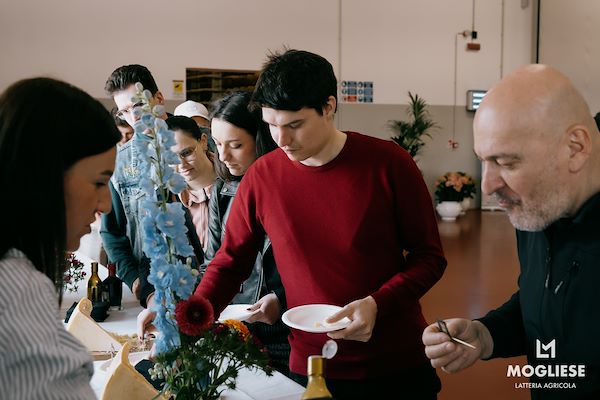 Scopri il cuore del Parmigiano Reggiano con Caseifici Aperti 12 e 13 Aprile 2025