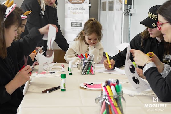 Discover the heart of Parmigiano Reggiano with “Open Dairy Farms”