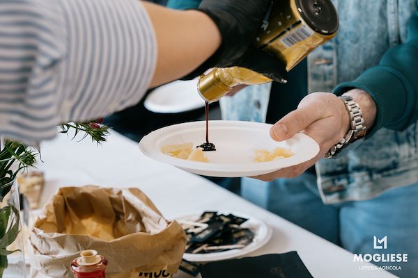 Scopri il cuore del Parmigiano Reggiano con Caseifici Aperti 12 e 13 Aprile 2025